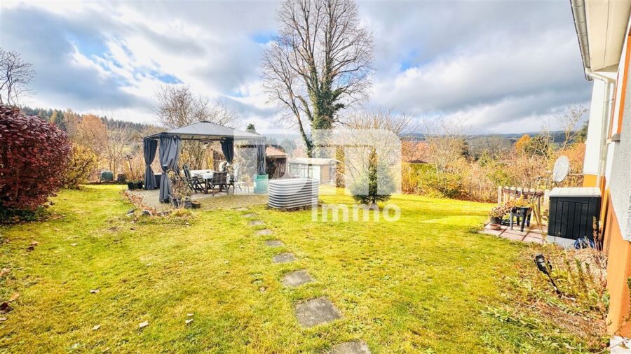 Modernisiertes Einfamilienhaus auf Traumgrundstück mit Wärmepumpe BJ 2025 + PV Anlage / Speicher - Großer Gartenbereich / Panoramablick